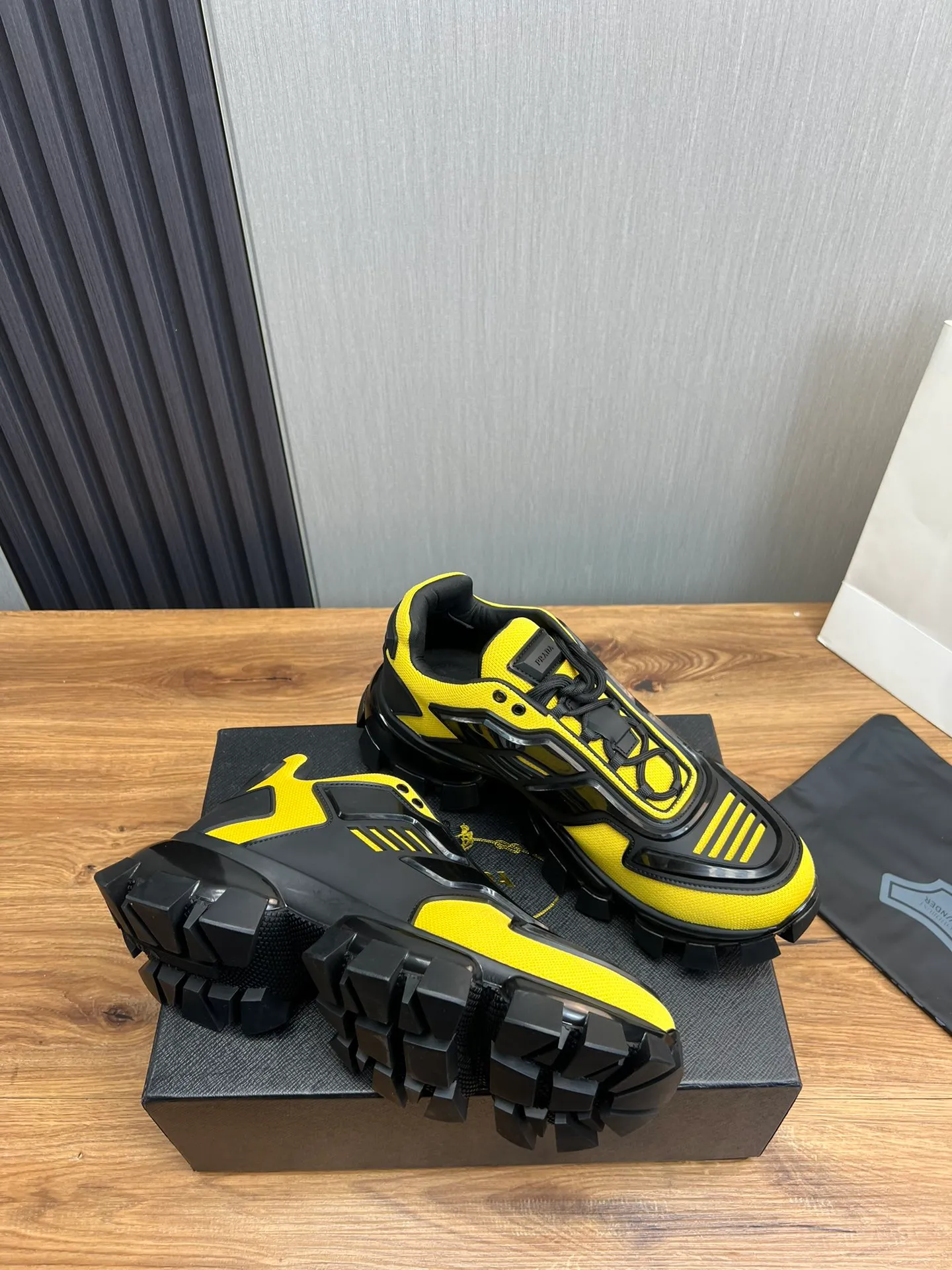 Men's shoes 💰620💰 [PRADA] Popular thick-soled shoes for couples 👩‍❤️‍👨 Available all year round ✔️Official website synchronization Original fly-knit film fabric + cowhide lining, 1⃣️ to 1⃣️ replica, original sole, 36-45 (45 made to order, non-refundable)